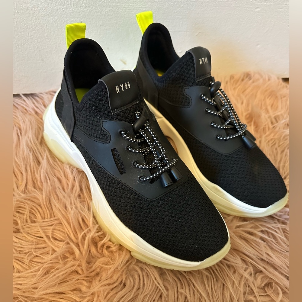 Steve madden running shoe